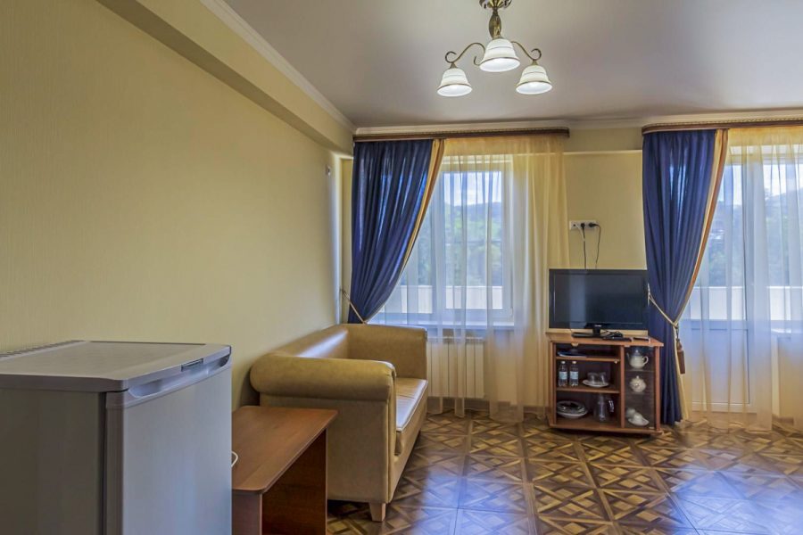 Номер Сюит джуниор — 44м в санатории Узбекистан город Кисловодск - фотография