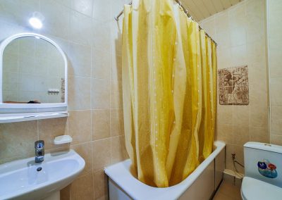 Ванная комната в номере Люкс корпус №3 — 44м в санатории Узбекистан город Кисловодск - фотография