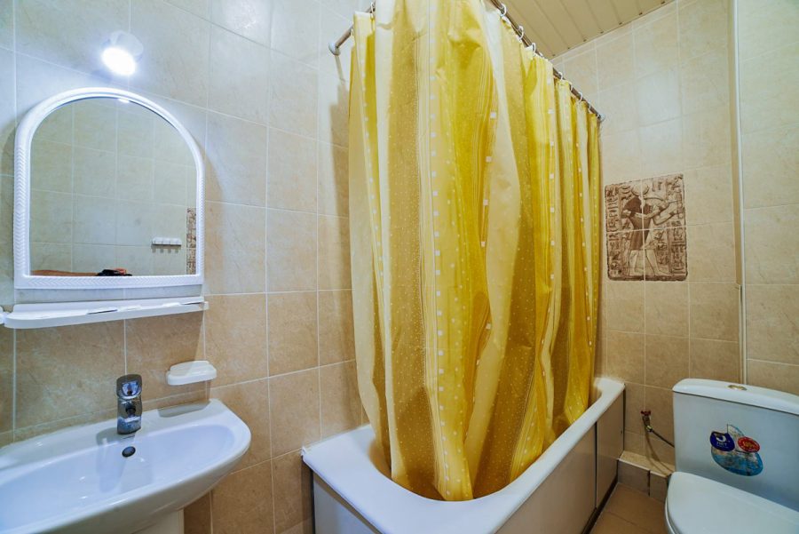 Ванная комната в номере Люкс корпус №3 — 44м в санатории Узбекистан город Кисловодск - фотография