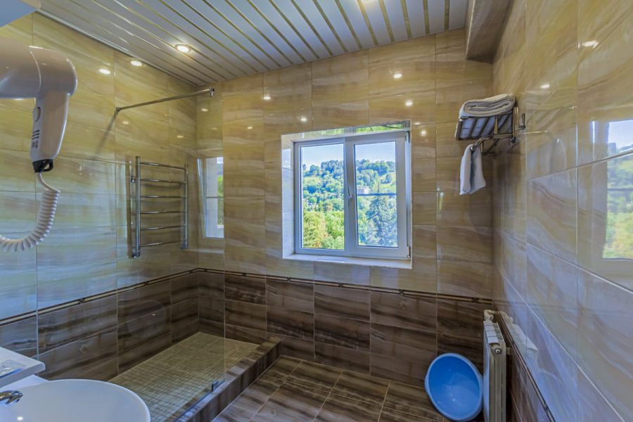 Ванная комната в номере Сюит джуниор — 44м в санатории Узбекистан город Кисловодск - фотография