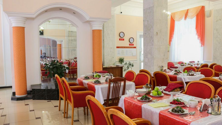 Зал питания в санатории Узбекистан город Кисловодск - фотография