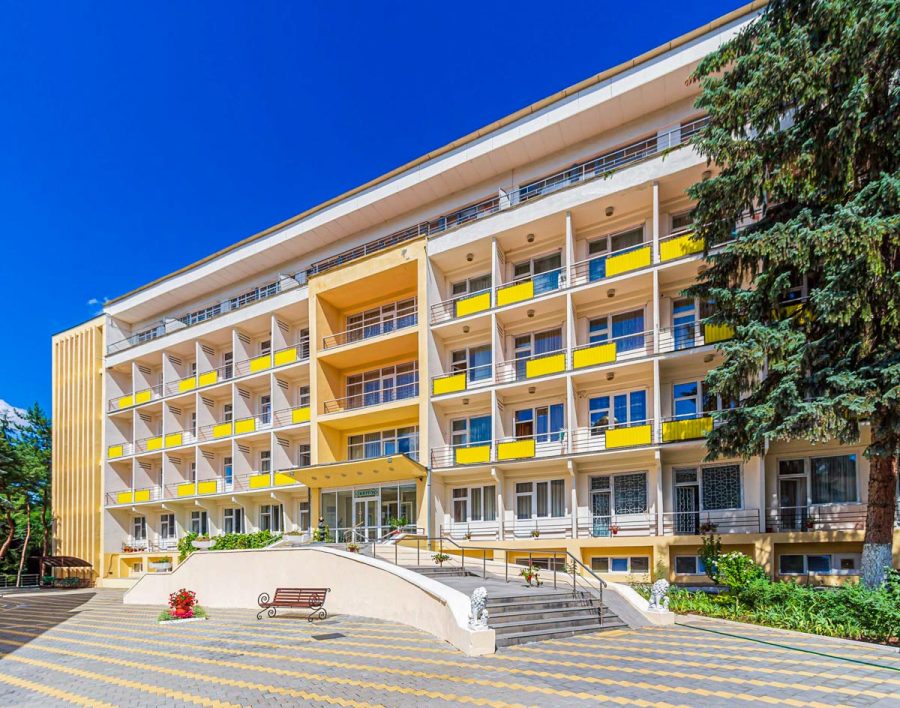 Вид на корпус санатория Узбекистан город Кисловодск - фотография