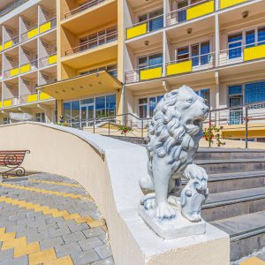 Скульптура на территории санатория Узбекистан город Кисловодск - фотография