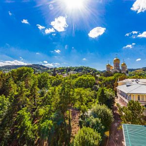 Вид на парковую зону с санатория Узбекистан город Кисловодск - фотография