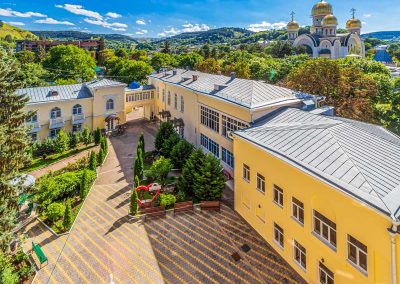 Вид на корпуса сверху санатория Узбекистан город Кисловодск - фотография