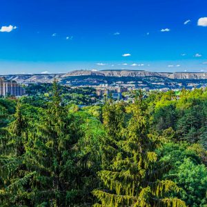 Вид на парковую зону с санатория Узбекистан город Кисловодск - фотография