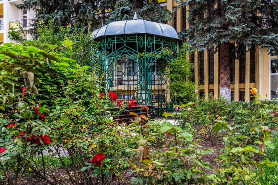 Беседка на территории санатория Узбекистан город Кисловодск - фотография