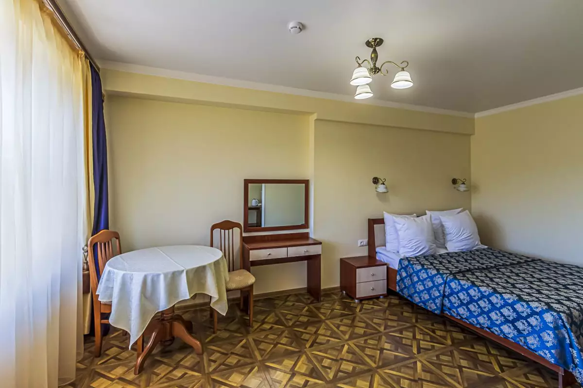 Номер Сюит джуниор — 44м в санатории Узбекистан город Кисловодск - фотография