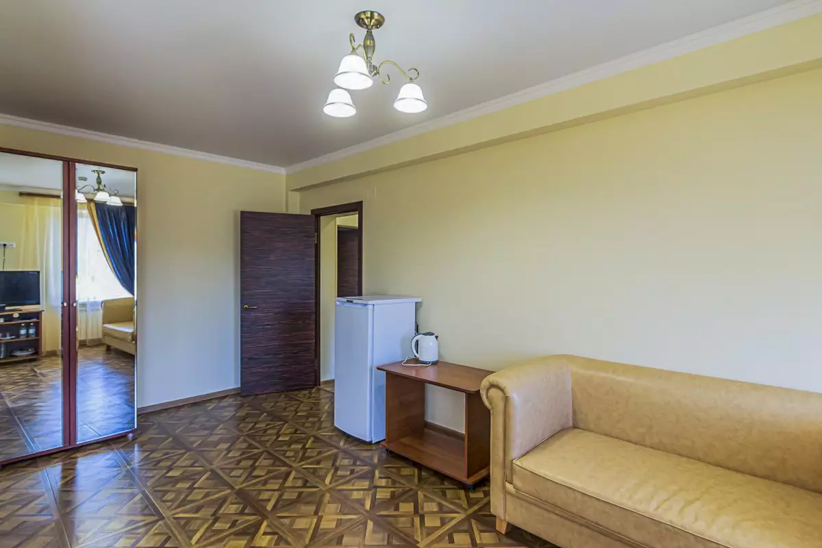 Номер Сюит джуниор — 44м в санатории Узбекистан город Кисловодск - фотография