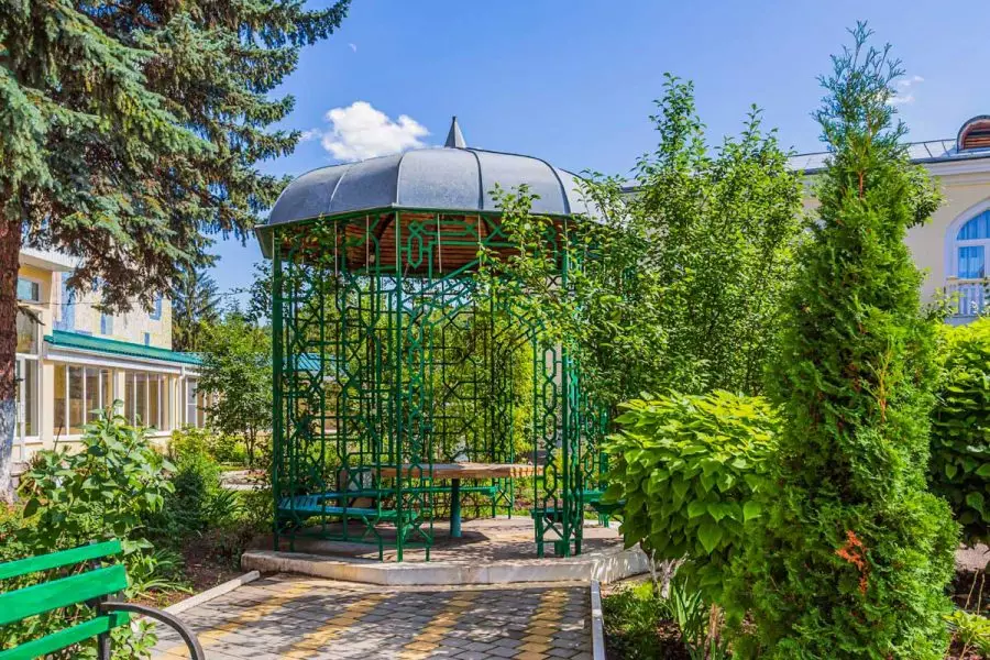 Беседка на территории санатория Узбекистан город Кисловодск - фотография