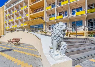 Скульптура на территории санатория Узбекистан город Кисловодск - фотография