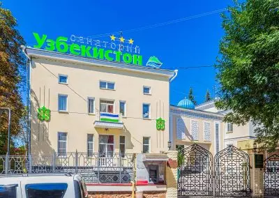 Вид на корпус санатория Узбекистан город Кисловодск - фотография