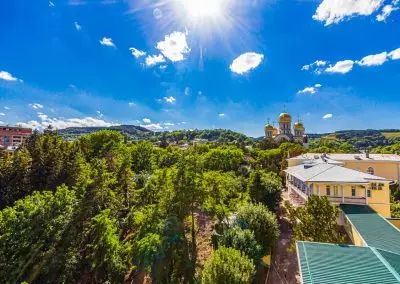 Вид на парковую зону с санатория Узбекистан город Кисловодск - фотография