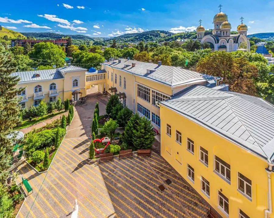 Вид на корпуса сверху санатория Узбекистан город Кисловодск - фотография